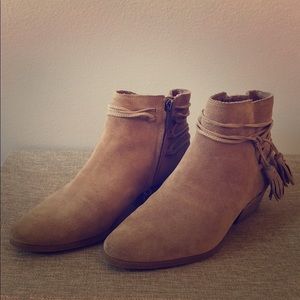 Vince Camuto Ankle booties